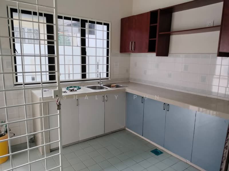 2-storey Terraced House for Rent in Bandar Kinrara Seksyen 1 (Bandar Kinrara) - Shally Pun - Kitchen - PropertyGuru.com.my
