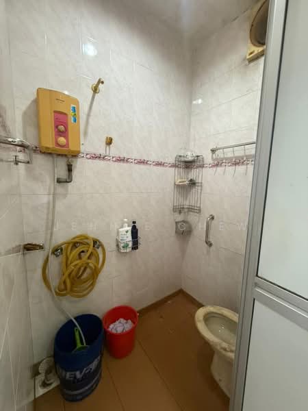 Rumah Teres 1 Tingkat untuk Dijual di Taman Desa Jaya (Johor Bahru) - Jennie Chew - Bathroom - PropertyGuru.com.my