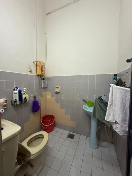 Rumah Teres 1 Tingkat untuk Dijual di Taman Desa Jaya (Johor Bahru) - Jennie Chew - Bathroom - PropertyGuru.com.my