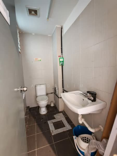 Shop for Rent in Ayer Itam (Penang) - Amos Lim - Bathroom - PropertyGuru.com.my