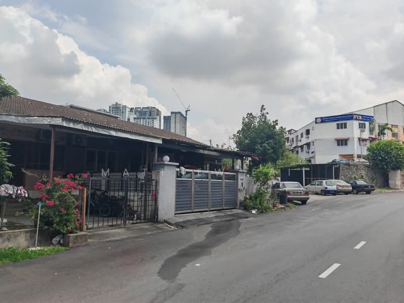 Rumah Teres 1.5 Tingkat untuk Dijual di Batu 9 (Cheras) - Matthew Lai - Exterior - PropertyGuru.com.my