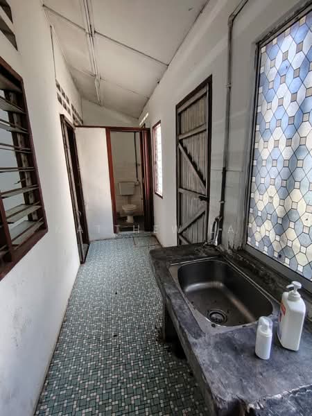 Rumah Teres 1.5 Tingkat untuk Dijual di Batu 9 (Cheras) - Matthew Lai - Corridor - PropertyGuru.com.my