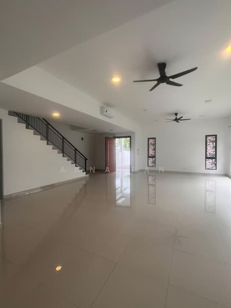 Rumah Berkembar untuk Disewa di Bandar Tropicana Aman (Telok Panglima Garang) - Anna Tan - Living Room - PropertyGuru.com.my