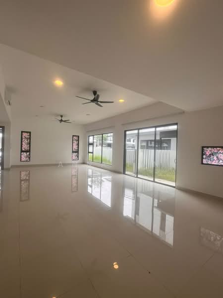 Rumah Berkembar untuk Disewa di Bandar Tropicana Aman (Telok Panglima Garang) - Anna Tan - Living Room - PropertyGuru.com.my