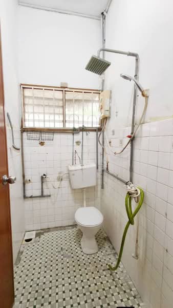 Rumah Teres 1 Tingkat untuk Disewa di Taman Johor Jaya (Johor Bahru) - Lai Kok Seng - Bathroom - PropertyGuru.com.my