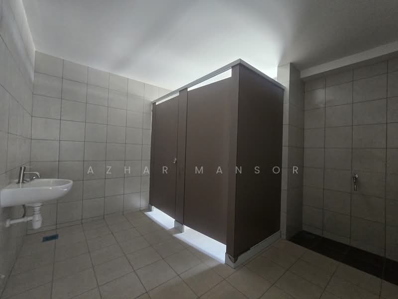 Kilang untuk Dijual di Sungai Buloh (Selangor) - Azhar Mansor - Bathroom (2nd Floor) - PropertyGuru.com.my