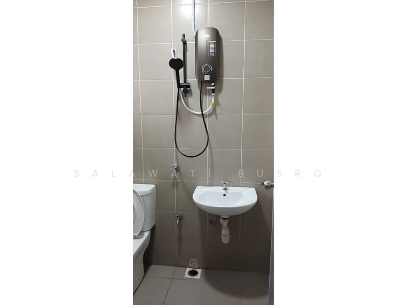 Townhouse for Rent in Bandar Saujana Putra (Tanjong Duabelas) - Salawati Busro - Bathroom - PropertyGuru.com.my