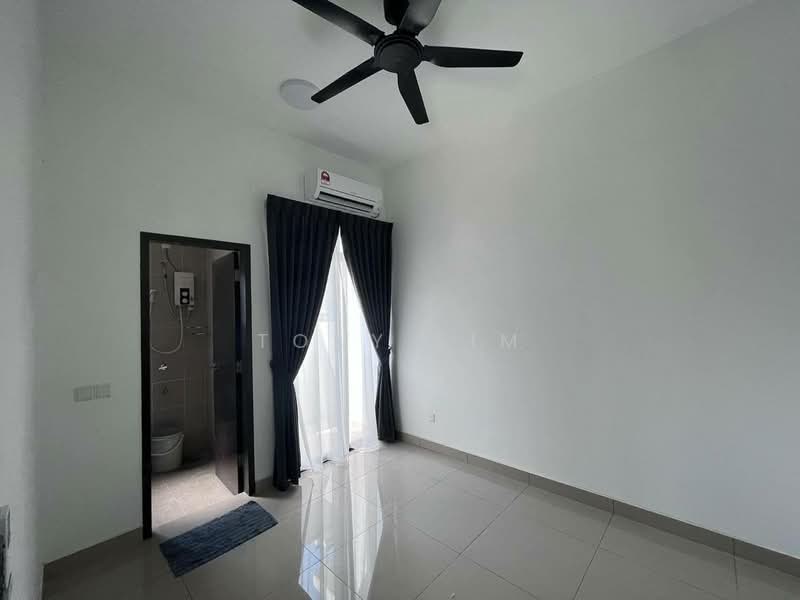 Rumah Teres 2 Tingkat untuk Disewa di Leisure Farm (Gelang Patah) - Tony Lim - Bathroom - PropertyGuru.com.my