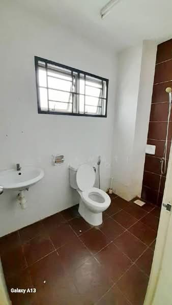 Semi-Detached House for Rent in Bandar Saujana Putra (Tanjong Duabelas) - Salawati Busro - Bathroom - PropertyGuru.com.my