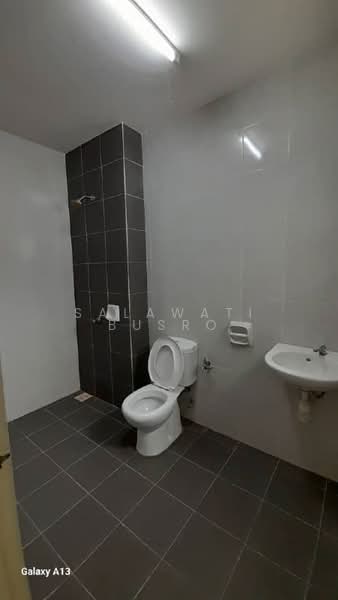 Semi-Detached House for Rent in Bandar Saujana Putra (Tanjong Duabelas) - Salawati Busro - Bathroom - PropertyGuru.com.my