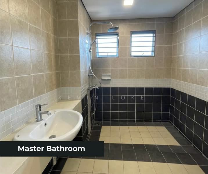 Rumah Berkembar untuk Dijual di Bandar Seri Putra (Bangi) - Kevin Loke - Bathroom - PropertyGuru.com.my