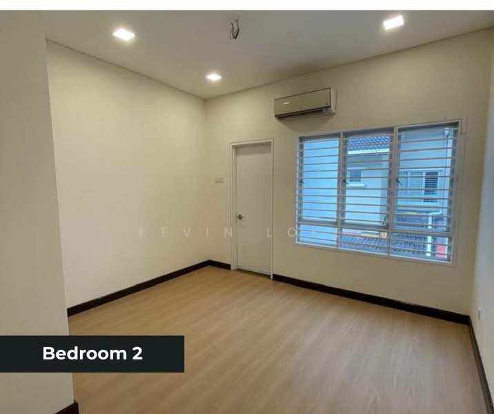 Rumah Berkembar untuk Dijual di Bandar Seri Putra (Bangi) - Kevin Loke - Bedroom - PropertyGuru.com.my