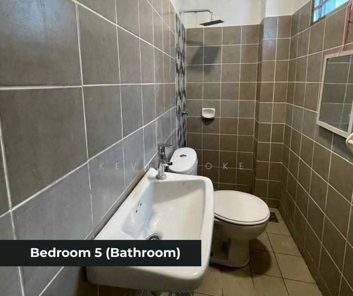 Rumah Berkembar untuk Dijual di Bandar Seri Putra (Bangi) - Kevin Loke - Bathroom - PropertyGuru.com.my