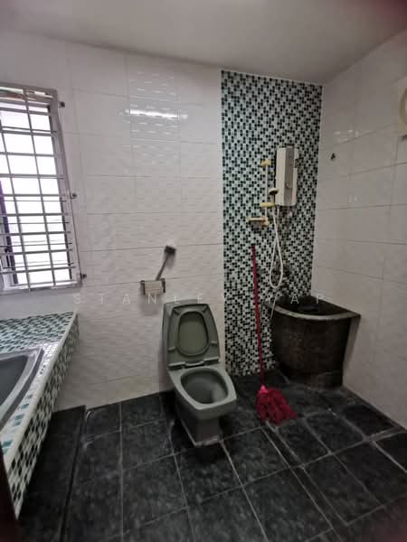 Bungalow for Sale in Taman Taynton View (Cheras) - Stanley Yap - Bathroom - PropertyGuru.com.my