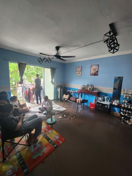 Rumah Flat untuk Dijual di Taman Daya - Jalan Enau 16,20 - Daniel Yong - Living Room - PropertyGuru.com.my