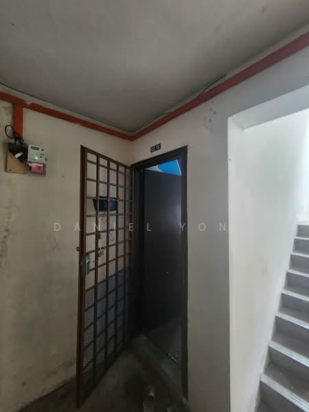 Rumah Flat untuk Dijual di Taman Daya - Jalan Enau 16,20 - Daniel Yong - Entrance - PropertyGuru.com.my