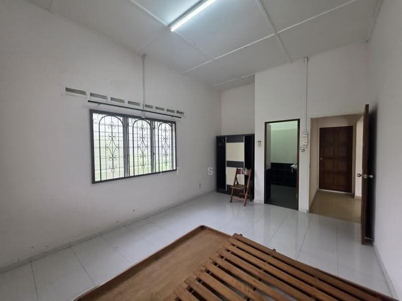 Bungalow House for Sale in Taman Kulai Besar (Kulai) - Yit Sin - Bedroom - PropertyGuru.com.my