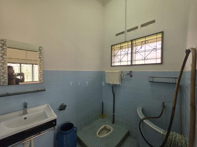 Bungalow House for Sale in Taman Kulai Besar (Kulai) - Yit Sin - Bathroom - PropertyGuru.com.my