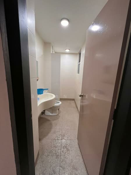 Servis Apartment untuk Disewa di Platinum Lake PV 21 - Bryan Lee - Bathroom - PropertyGuru.com.my