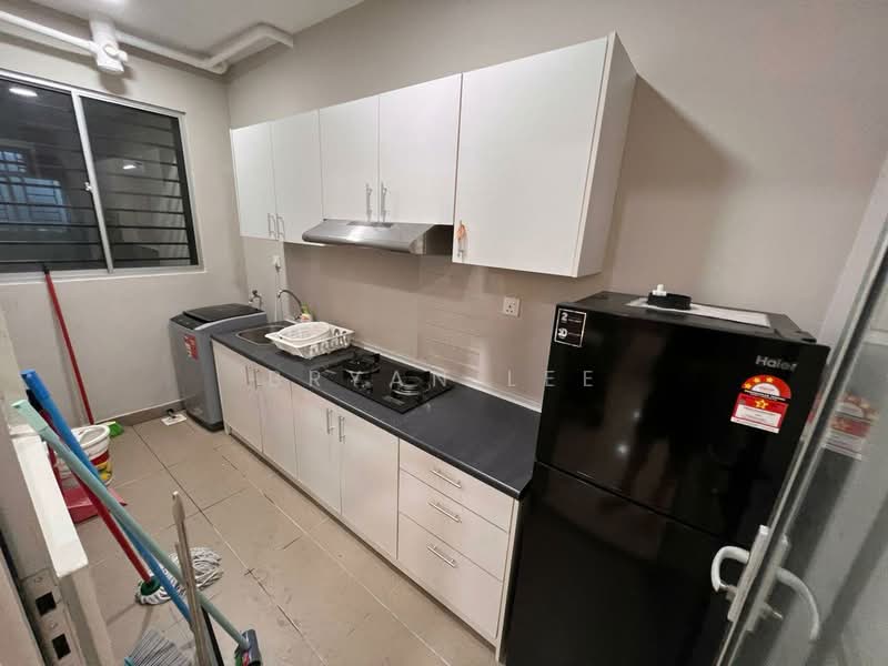 Servis Apartment untuk Disewa di Platinum Lake PV 21 - Bryan Lee - Kitchen - PropertyGuru.com.my