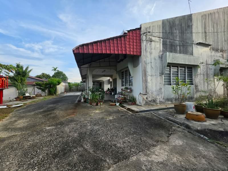 Rumah Banglo untuk Disewa di Taman Kulai Besar (Kulai) - Yit Sin - Exterior - PropertyGuru.com.my