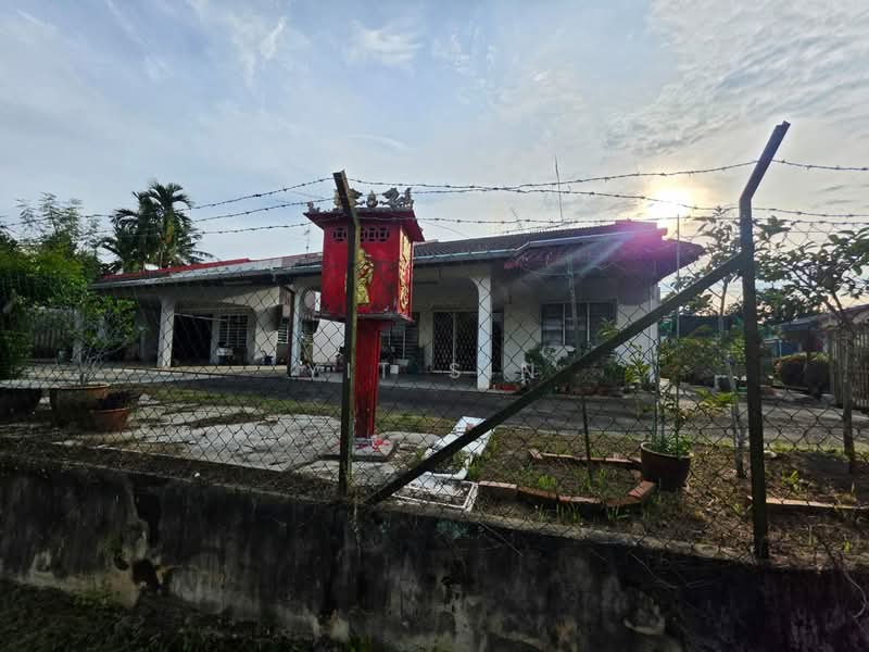 Rumah Banglo untuk Disewa di Taman Kulai Besar (Kulai) - Yit Sin - Exterior - PropertyGuru.com.my