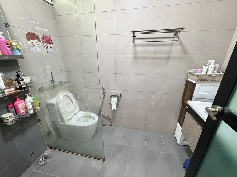 2-storey Terraced House for Sale in Bandar Seri Alam (Masai) - Azlan Ismail aiproperty - Bathroom - PropertyGuru.com.my