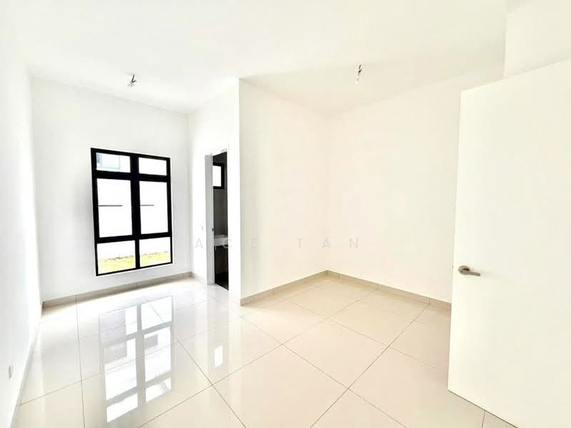Rumah Berkembar untuk Dijual di Setia Tropika (Johor Bahru) - Ace Tan - Bedroom - PropertyGuru.com.my