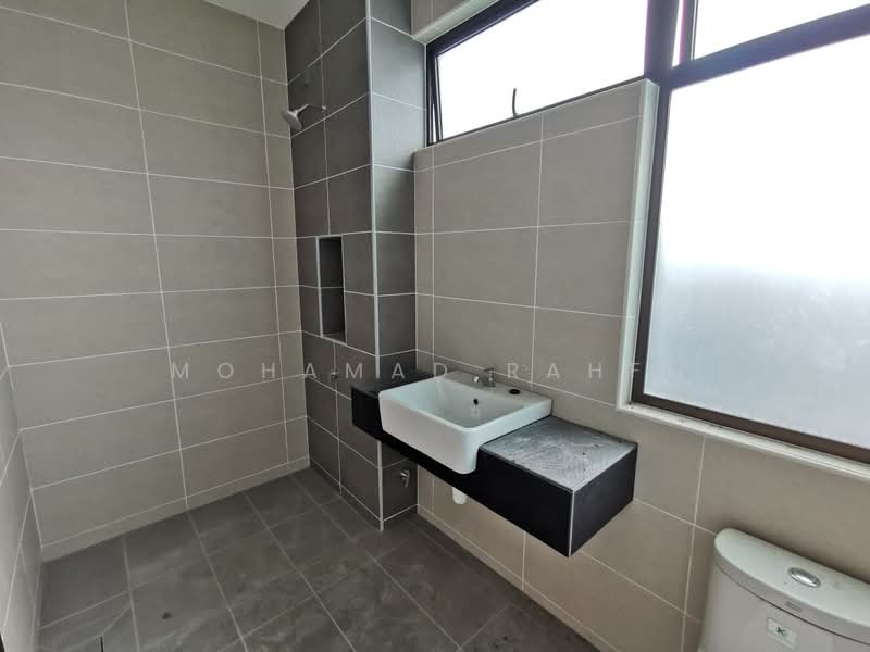 Rumah Kluster untuk Dijual di Kota Masai (Pasir Gudang) - Mohamad Rahfi - Bathroom - PropertyGuru.com.my