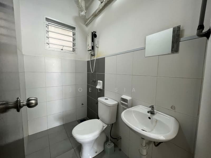 Pangsapuri untuk Disewa di Trifolis - Joel Sia - Bathroom - PropertyGuru.com.my