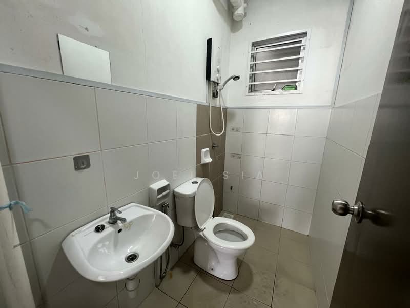 Pangsapuri untuk Disewa di Trifolis - Joel Sia - Bathroom - PropertyGuru.com.my