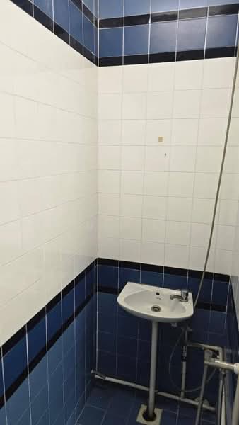 Shop / Office for Rent in Bay Avenue (Bayan Lepas) - Zane Tam - Bathroom - PropertyGuru.com.my