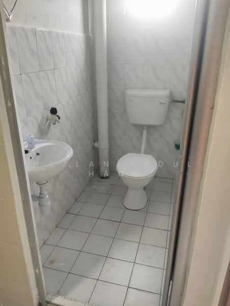 Pangsapuri untuk Dijual di Cheras Utama - Hazlan Abdul Hadi - Bathroom - PropertyGuru.com.my