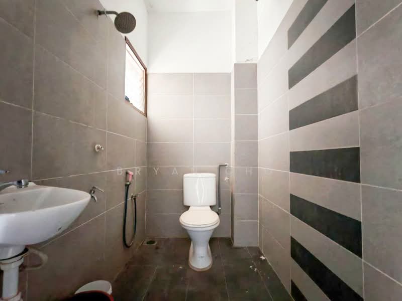 Rumah Teres 2-Tingkat untuk Dijual di Taman Minang (Cheras) - Bryan Cho - Bathroom - PropertyGuru.com.my