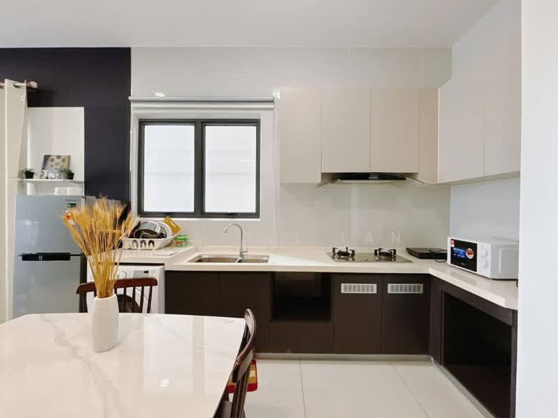 Condominium for Sale at Royal Strand @ Country Garden Danga Bay - Crystal Tan - Kitchen - PropertyGuru.com.my