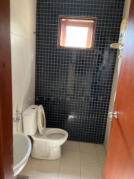Bungalow House for Rent in Bukit Damansara (Damansara Heights) - Alicia Soo - Bathroom - PropertyGuru.com.my