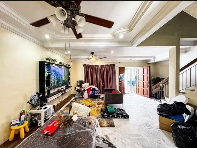 2-storey Terraced House for Sale in Bandar Puncak Alam (Puncak Alam) - Hazlin Miswan - Living Room - PropertyGuru.com.my