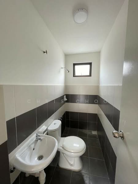 Townhouse for Sale in Beranang (Selangor) - Chris Choo - Bathroom - PropertyGuru.com.my