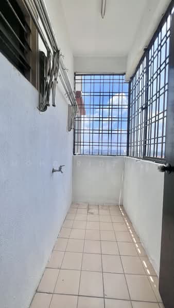 Pangsapuri untuk Dijual di Sri Ixora Apartment - Mohd Ridzuan - Balcony - PropertyGuru.com.my