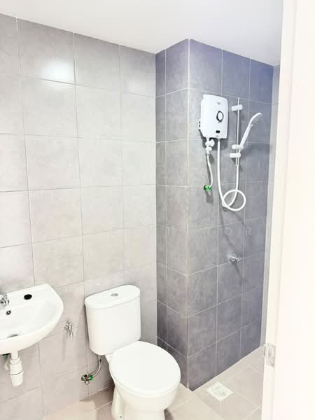 Condominium for Rent at Residensi Sateria - Jesslyn Hor - Bathroom - PropertyGuru.com.my