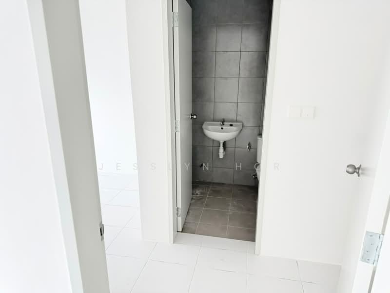 Condominium for Rent at Residensi Sateria - Jesslyn Hor - Bathroom - PropertyGuru.com.my