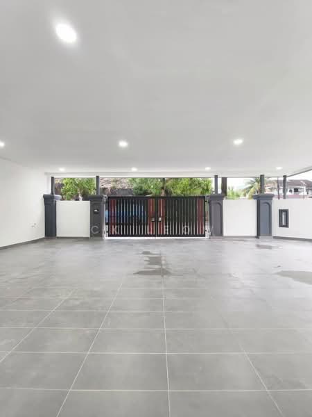 Rumah Teres 1 Tingkat untuk Dijual di Taman Johor Jaya (Johor Bahru) - Ck Leow - Car Park - PropertyGuru.com.my