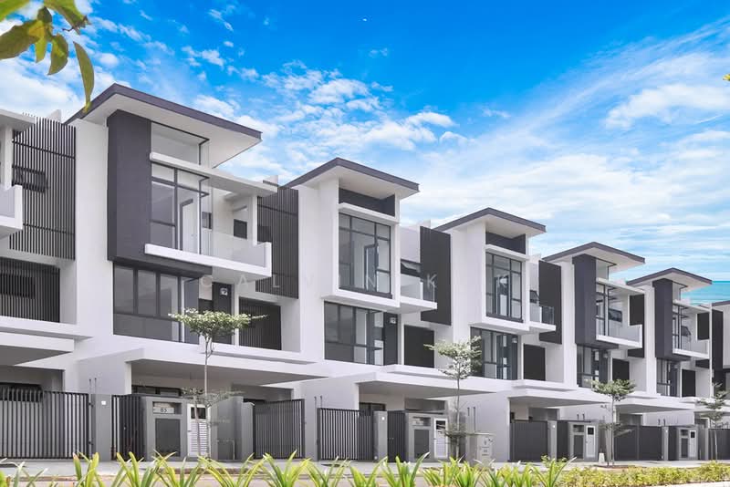 Rumah Teres 3-Tingkat untuk Dijual di Mutiara Heights (Kajang) - Calvin Kok - Exterior - PropertyGuru.com.my