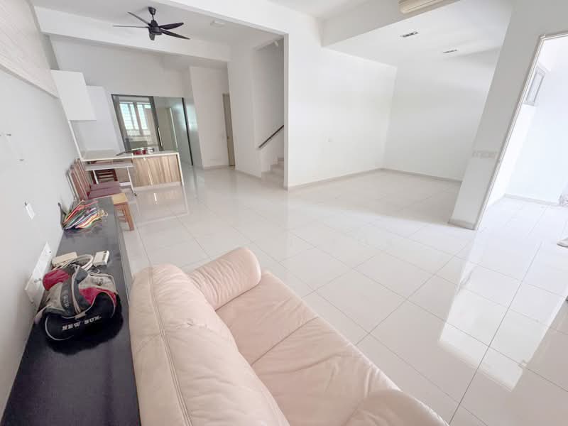 Rumah Teres 3-Tingkat untuk Dijual di Mutiara Heights (Kajang) - Calvin Kok - Living Room - PropertyGuru.com.my