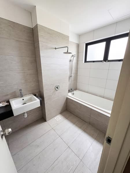 Rumah Teres 3-Tingkat untuk Dijual di Mutiara Heights (Kajang) - Calvin Kok - Bathroom - PropertyGuru.com.my