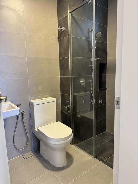 Servis Apartment untuk Dijual di Sunway Belfield - Sarah Tan - Bathroom - PropertyGuru.com.my
