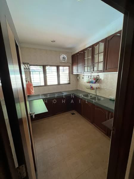 Semi-Detached House for Sale in Ukay Perdana (Ulu Kelang) - Effendy Shohaili - Kitchen - PropertyGuru.com.my