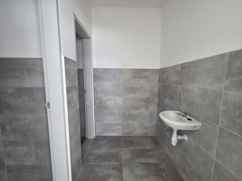 Kedai untuk Disewa di Setia Alam (Selangor) - Reiyn . - Bathroom - PropertyGuru.com.my