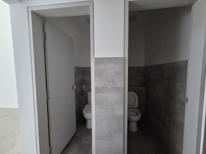 Kedai untuk Disewa di Setia Alam (Selangor) - Reiyn . - Bathroom - PropertyGuru.com.my