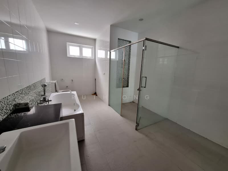 Rumah Teres 3 Tingkat untuk Dijual di Tanjung Bungah (Penang) - Ruth Ong - Bathroom - PropertyGuru.com.my